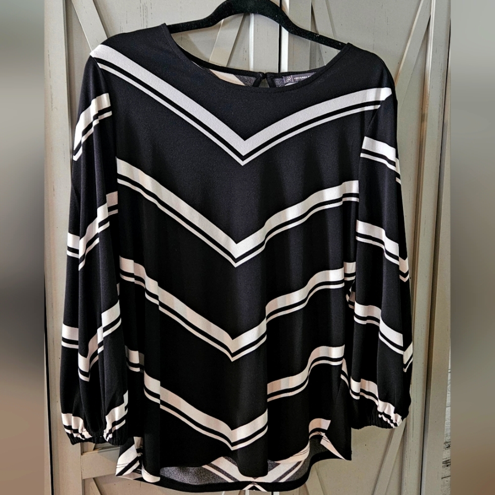Adrianna Papell Black and Cream Chevron Blouse Large